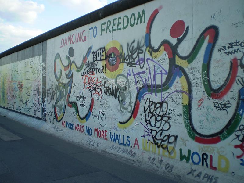 berlin 030.JPG - Dancing to freedom--The remains of the Berlin Wall